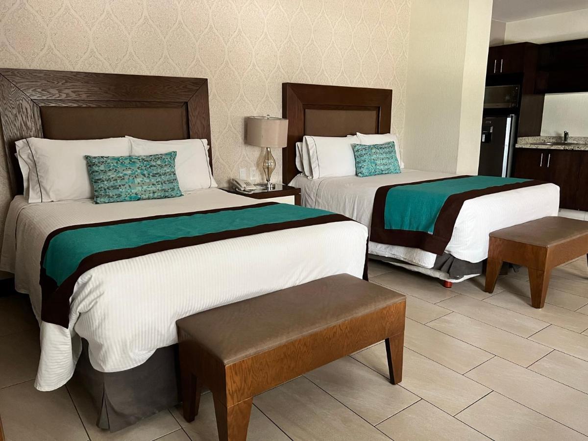 Aurea Hotel And Suites Zapopan Exterior photo