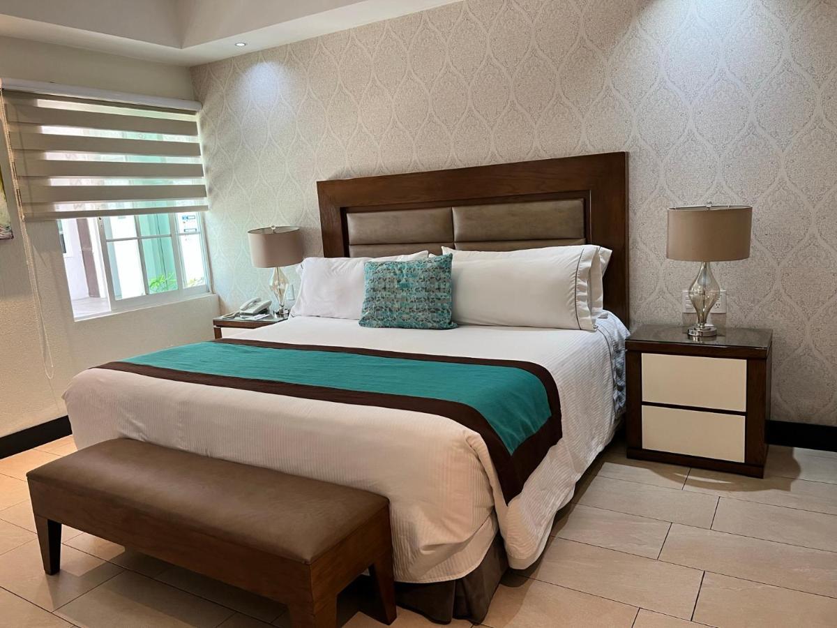 Aurea Hotel And Suites Zapopan Exterior photo