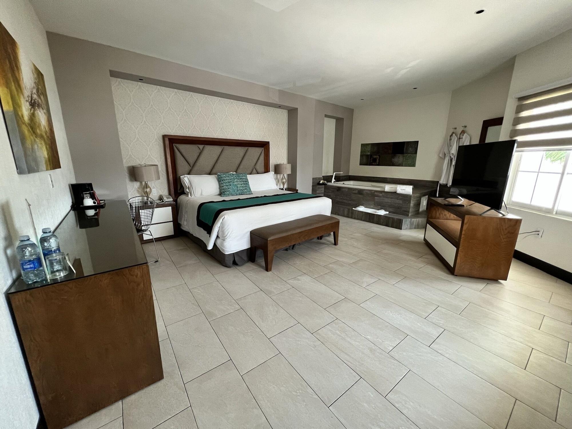 Aurea Hotel And Suites Zapopan Exterior photo