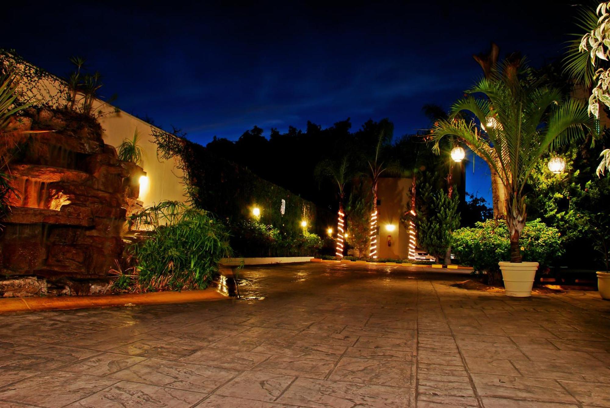 Aurea Hotel And Suites Zapopan Exterior photo